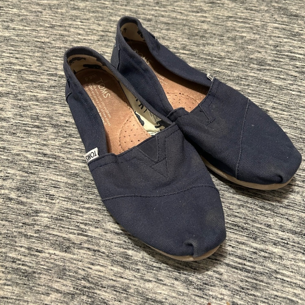 Toms Ladies Size 6.5 Navy Slip Ons - Picture 3 of 5